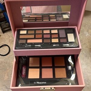 Mascara Glam Eyeshadow Palette - Gold, Brown, and Cream Shades